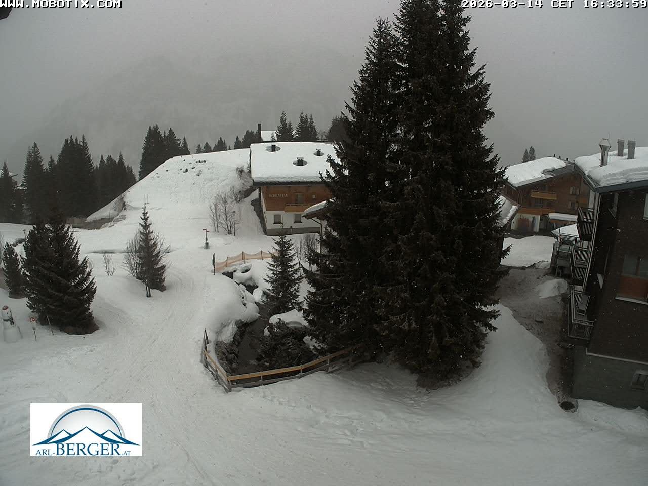 Archived image Webcam Oberlech: guest house Berger