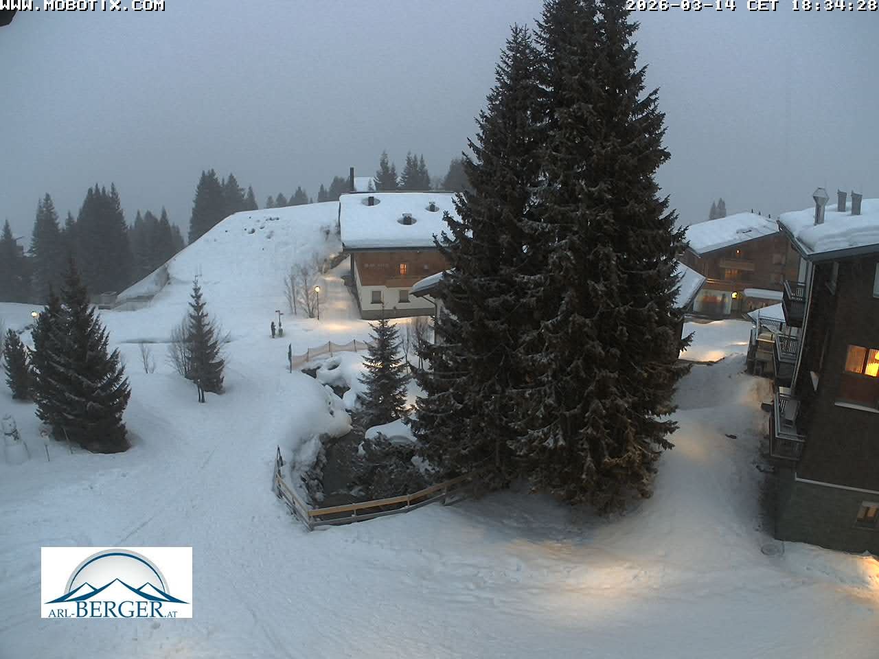 Archived image Webcam Oberlech: guest house Berger