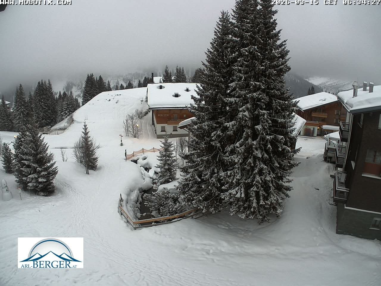 Archived image Webcam Oberlech: guest house Berger