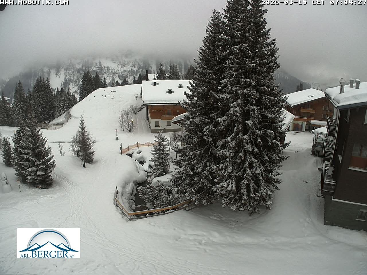 Archived image Webcam Oberlech: guest house Berger
