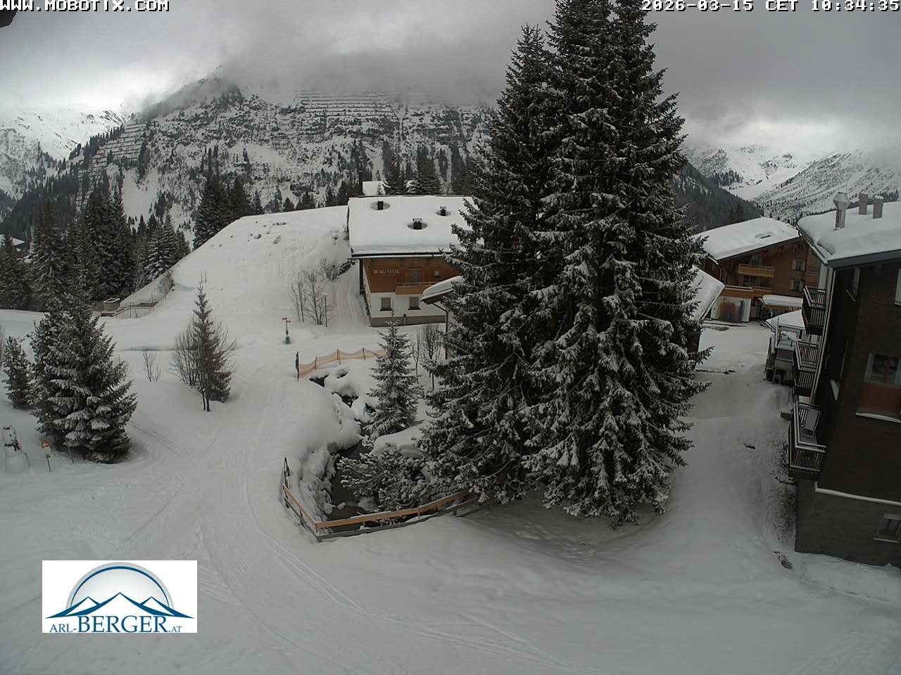 Archived image Webcam Oberlech: guest house Berger