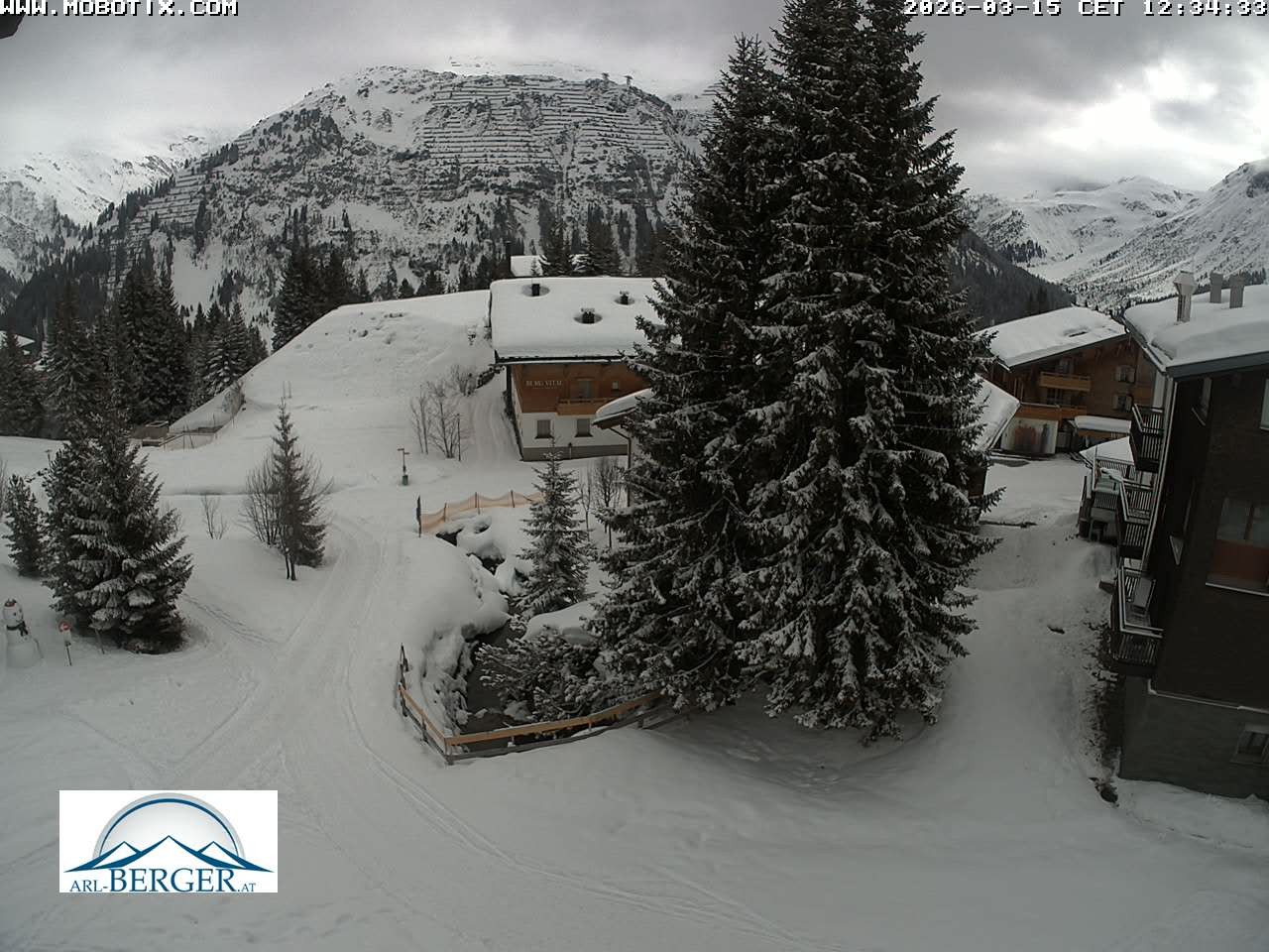 Archived image Webcam Oberlech: guest house Berger