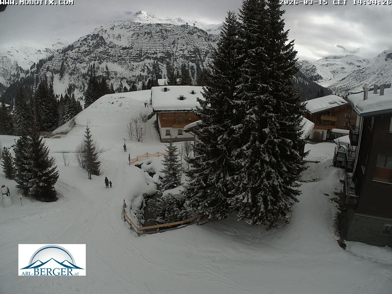 Archived image Webcam Oberlech: guest house Berger