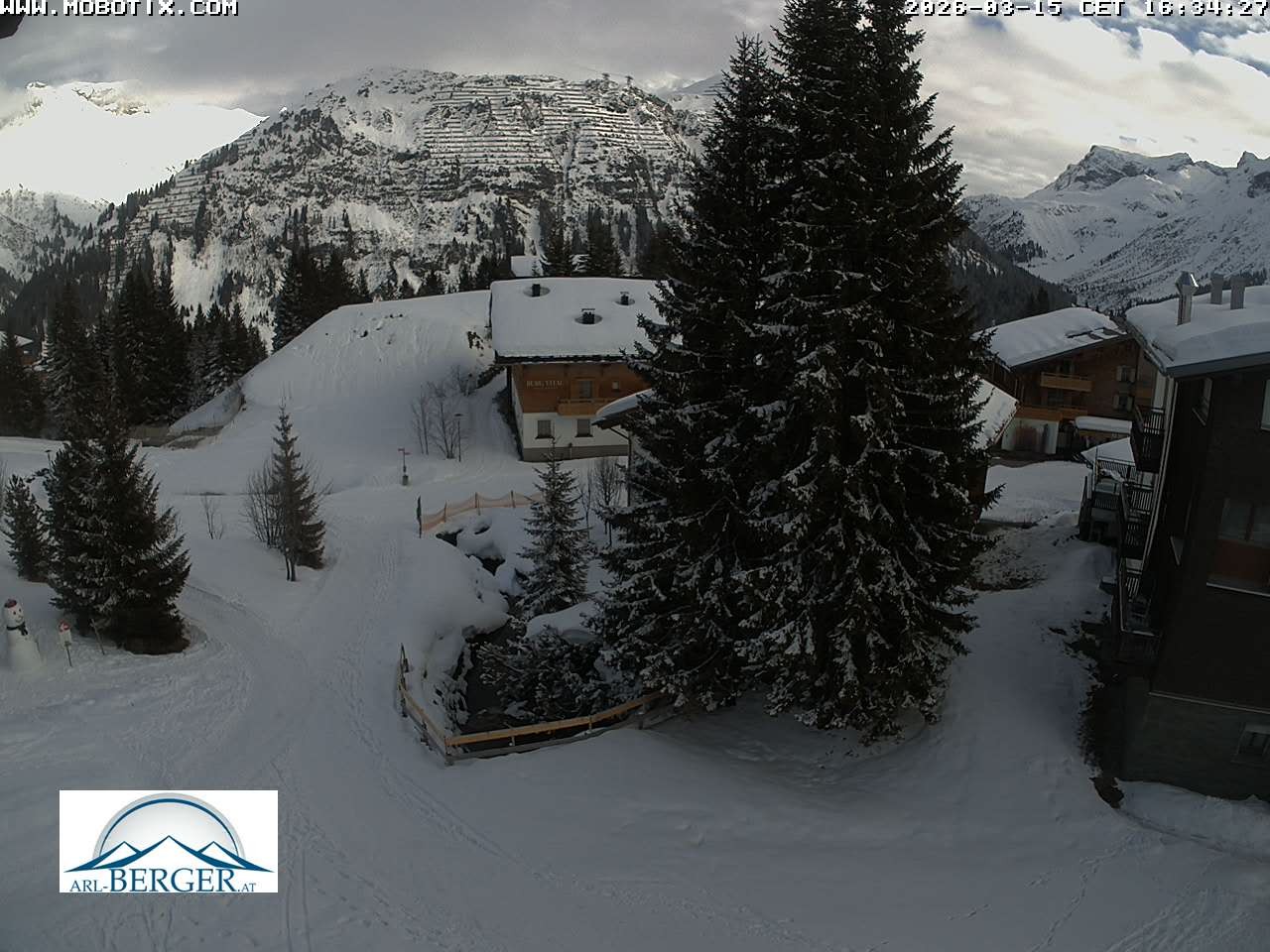 Archived image Webcam Oberlech: guest house Berger