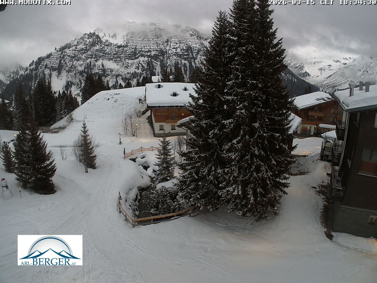 Archived image Webcam Oberlech: guest house Berger