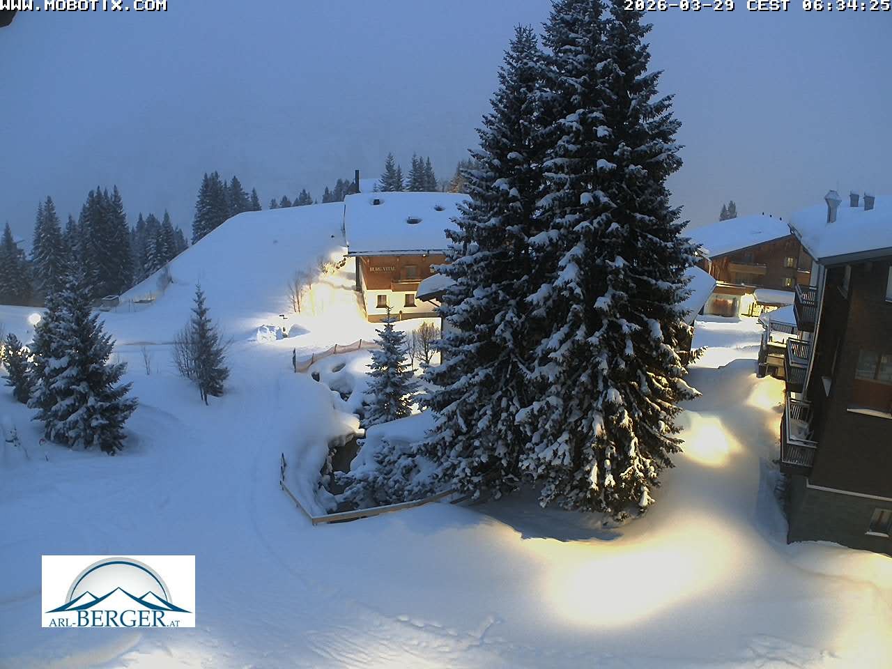 Archived image Webcam Oberlech: guest house Berger