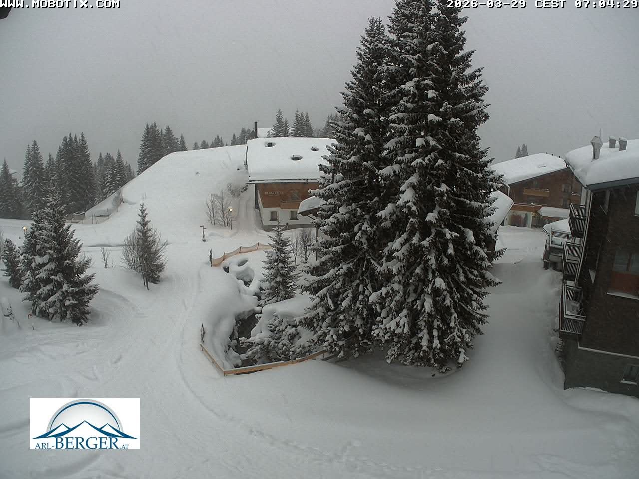 Archived image Webcam Oberlech: guest house Berger