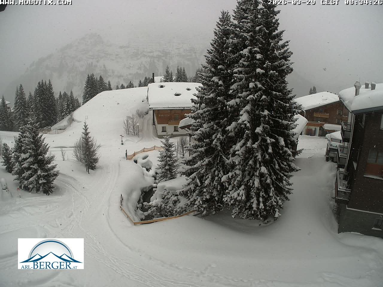 Archived image Webcam Oberlech: guest house Berger
