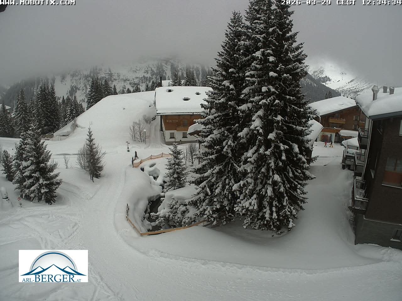 Archived image Webcam Oberlech: guest house Berger