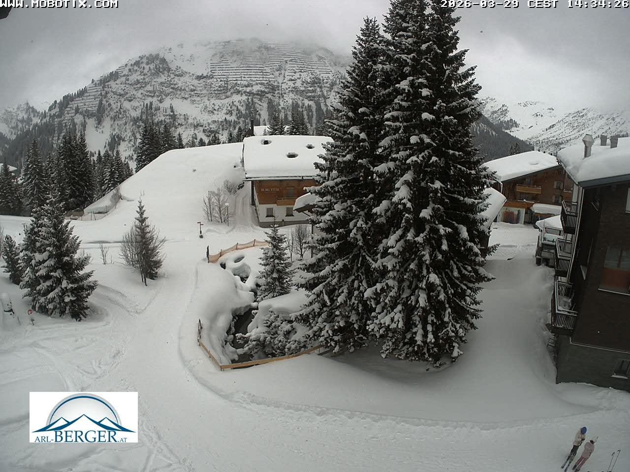 Archived image Webcam Oberlech: guest house Berger
