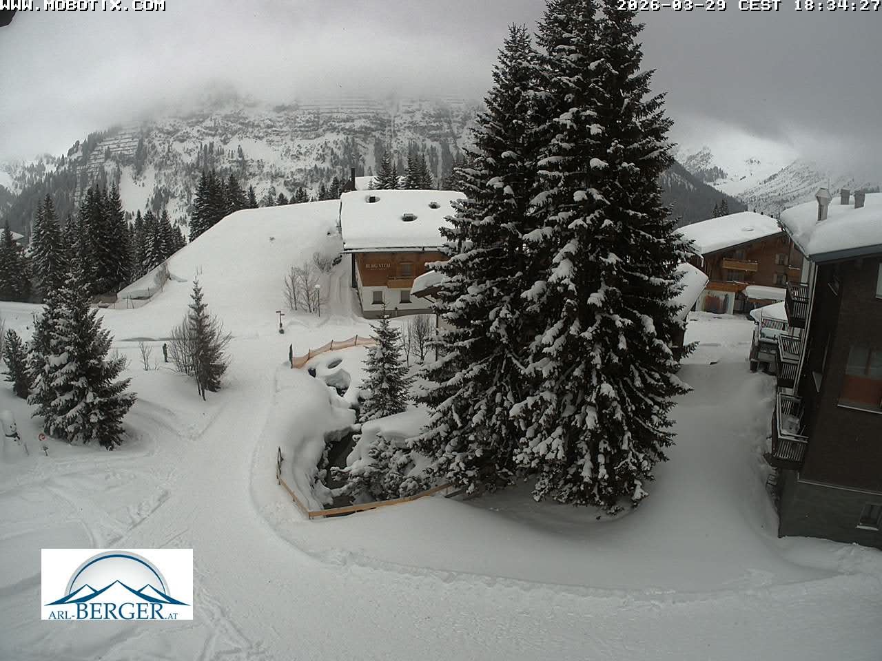 Archived image Webcam Oberlech: guest house Berger