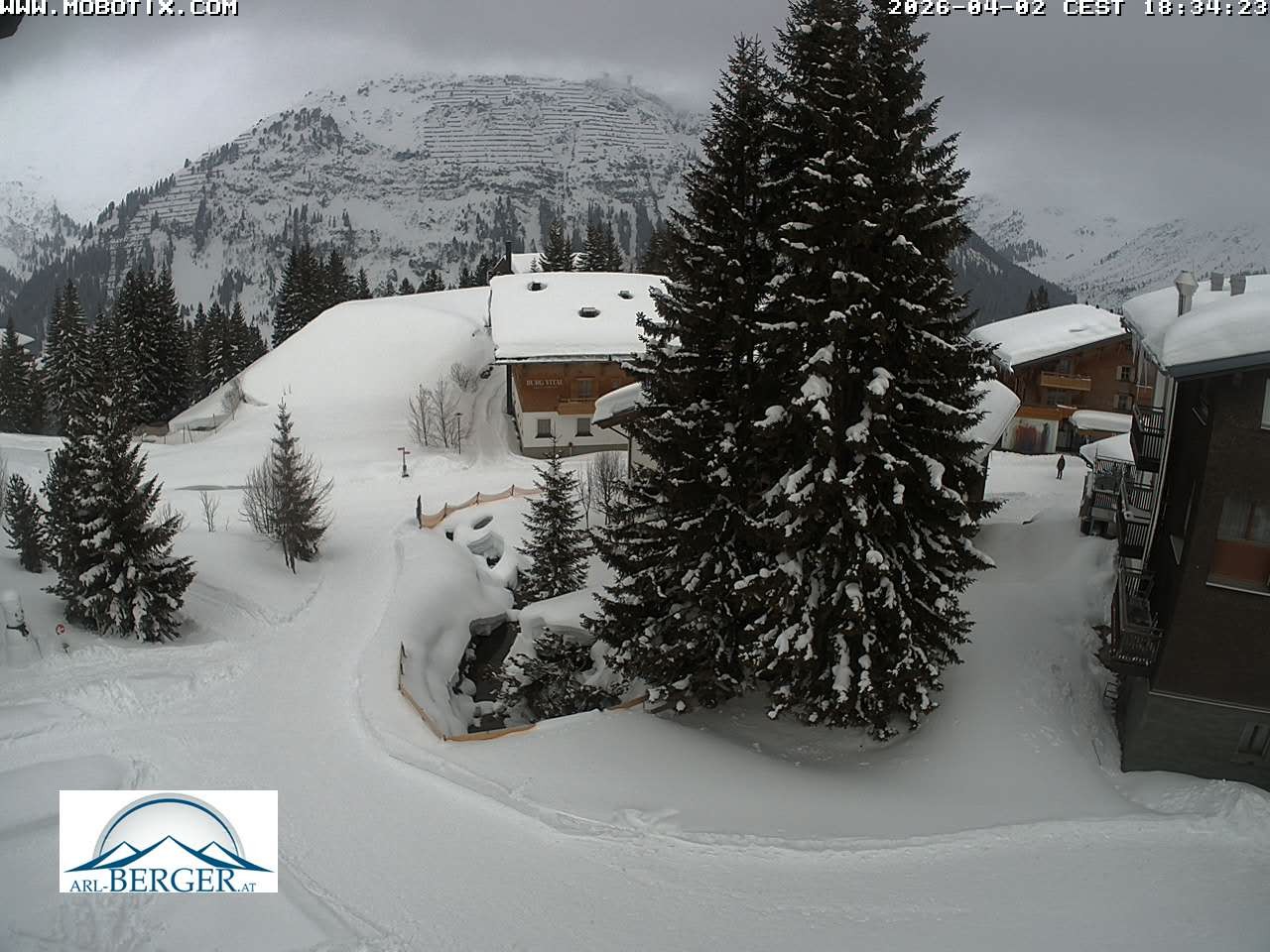 Archived image Webcam Oberlech: guest house Berger