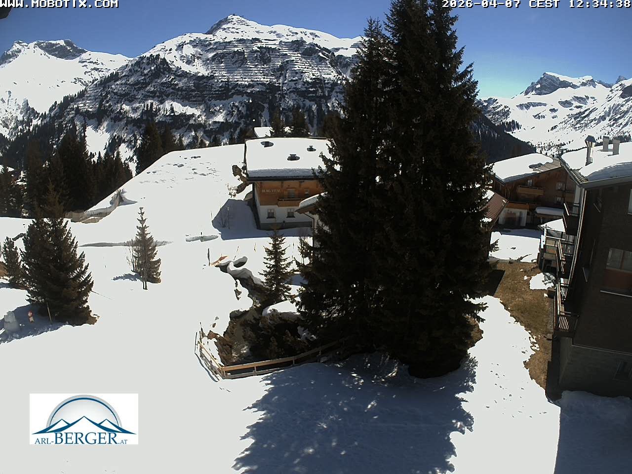 Archived image Webcam Oberlech: guest house Berger