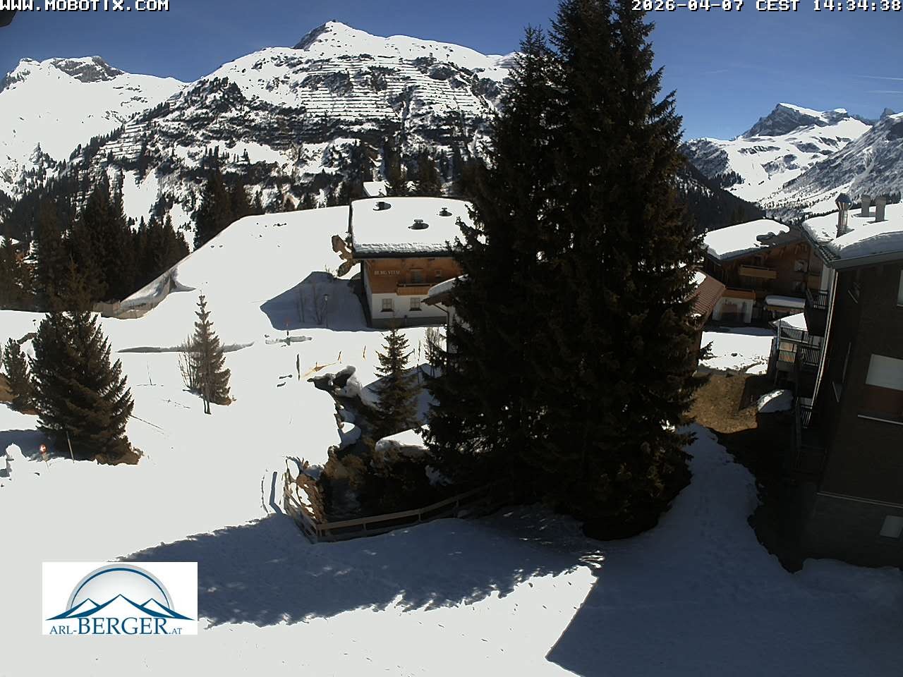 Archived image Webcam Oberlech: guest house Berger