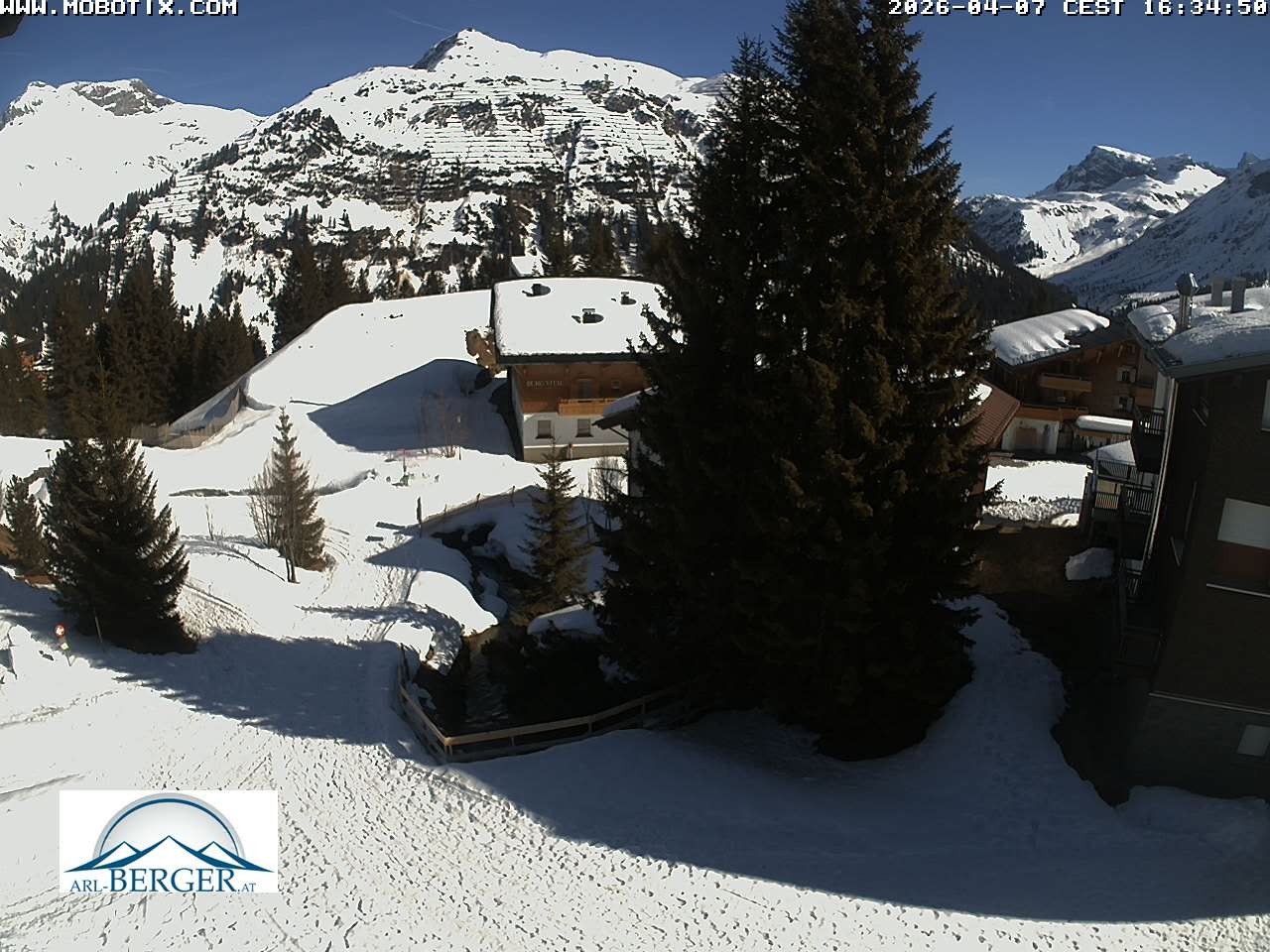 Archived image Webcam Oberlech: guest house Berger