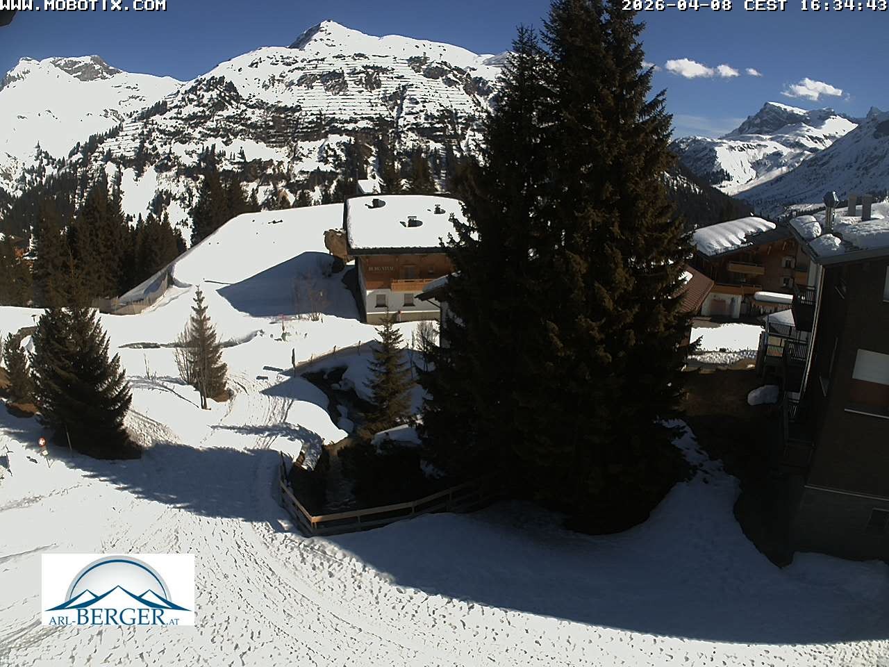 Archived image Webcam Oberlech: guest house Berger