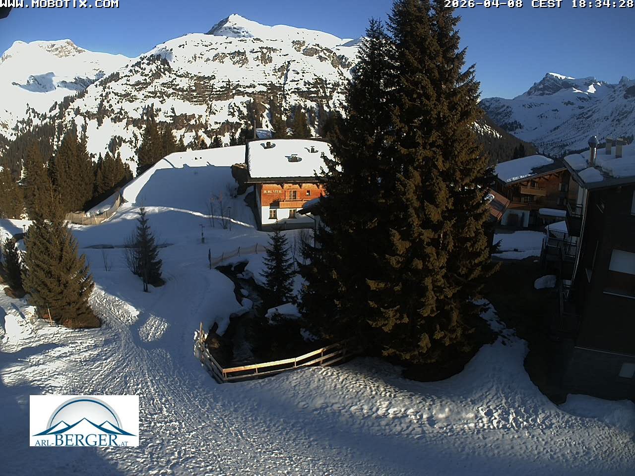 Archived image Webcam Oberlech: guest house Berger