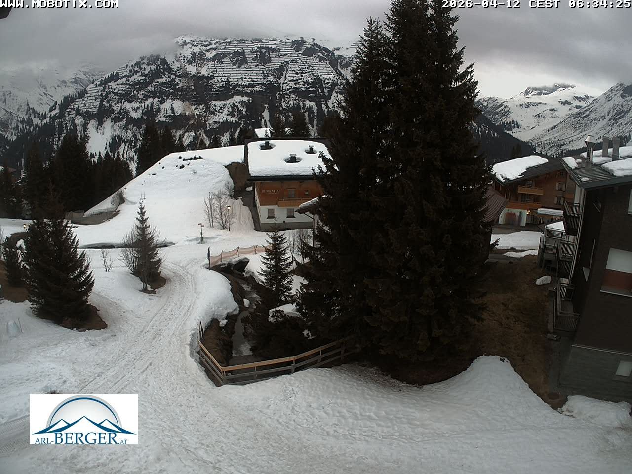 Archived image Webcam Oberlech: guest house Berger