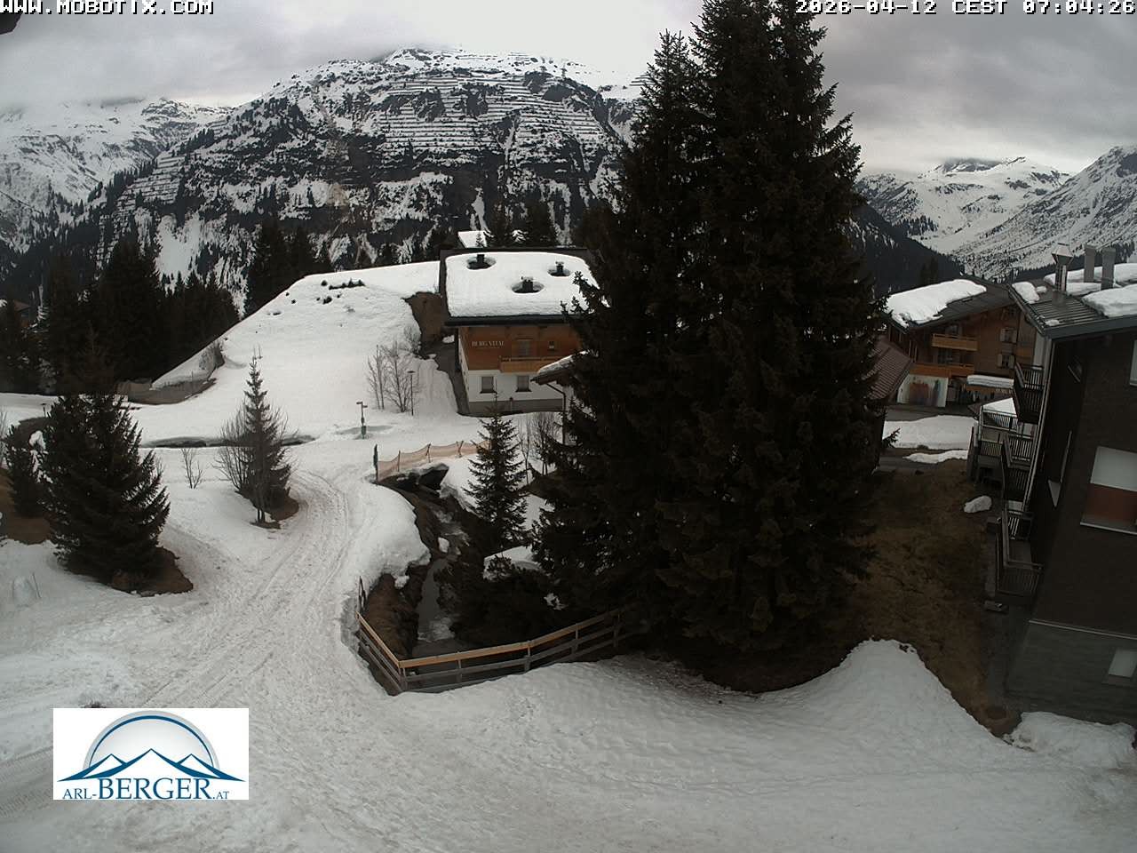 Archived image Webcam Oberlech: guest house Berger