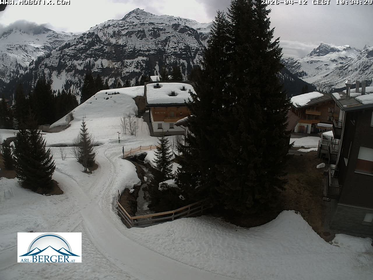 Archived image Webcam Oberlech: guest house Berger