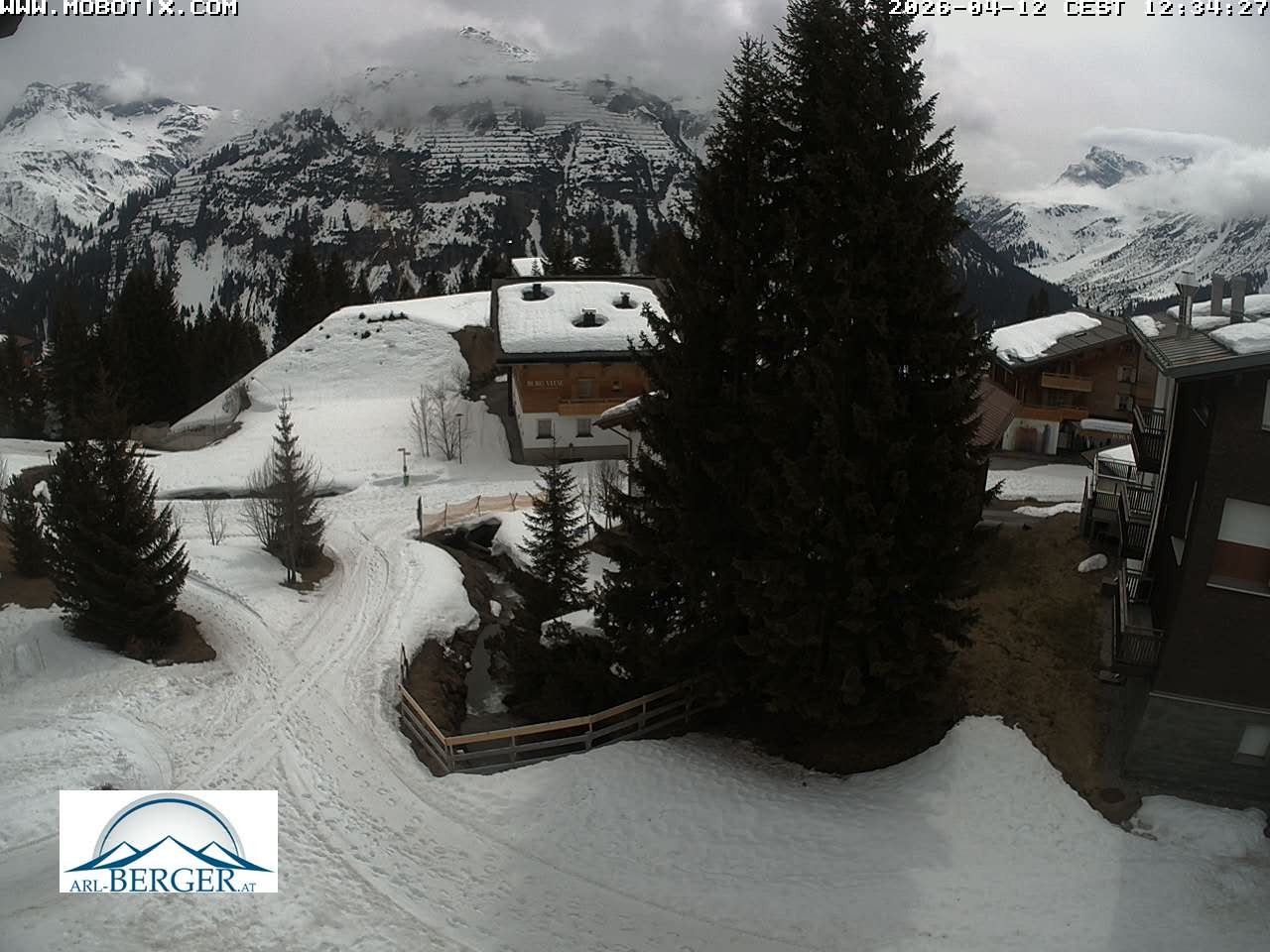Archived image Webcam Oberlech: guest house Berger