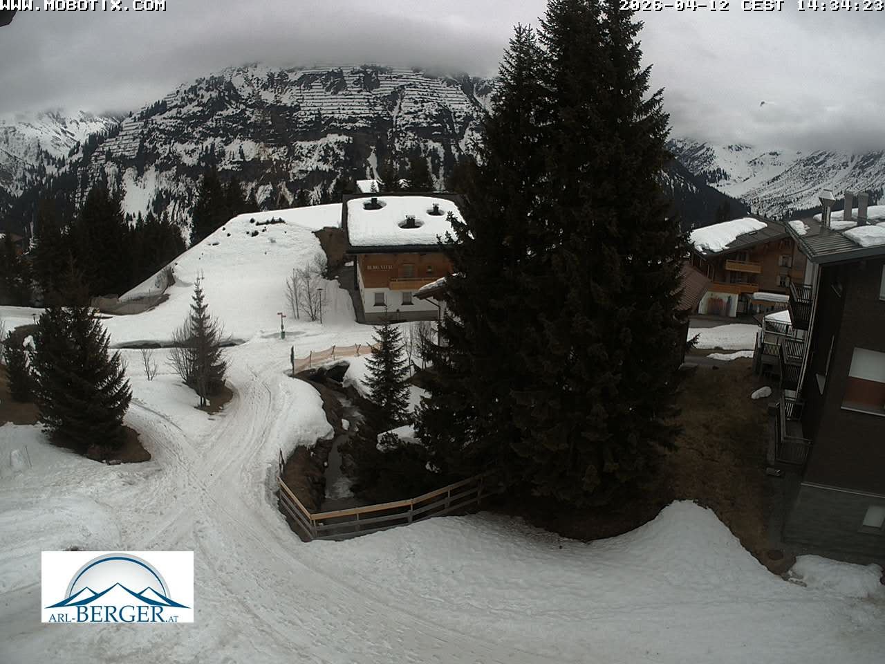 Archived image Webcam Oberlech: guest house Berger
