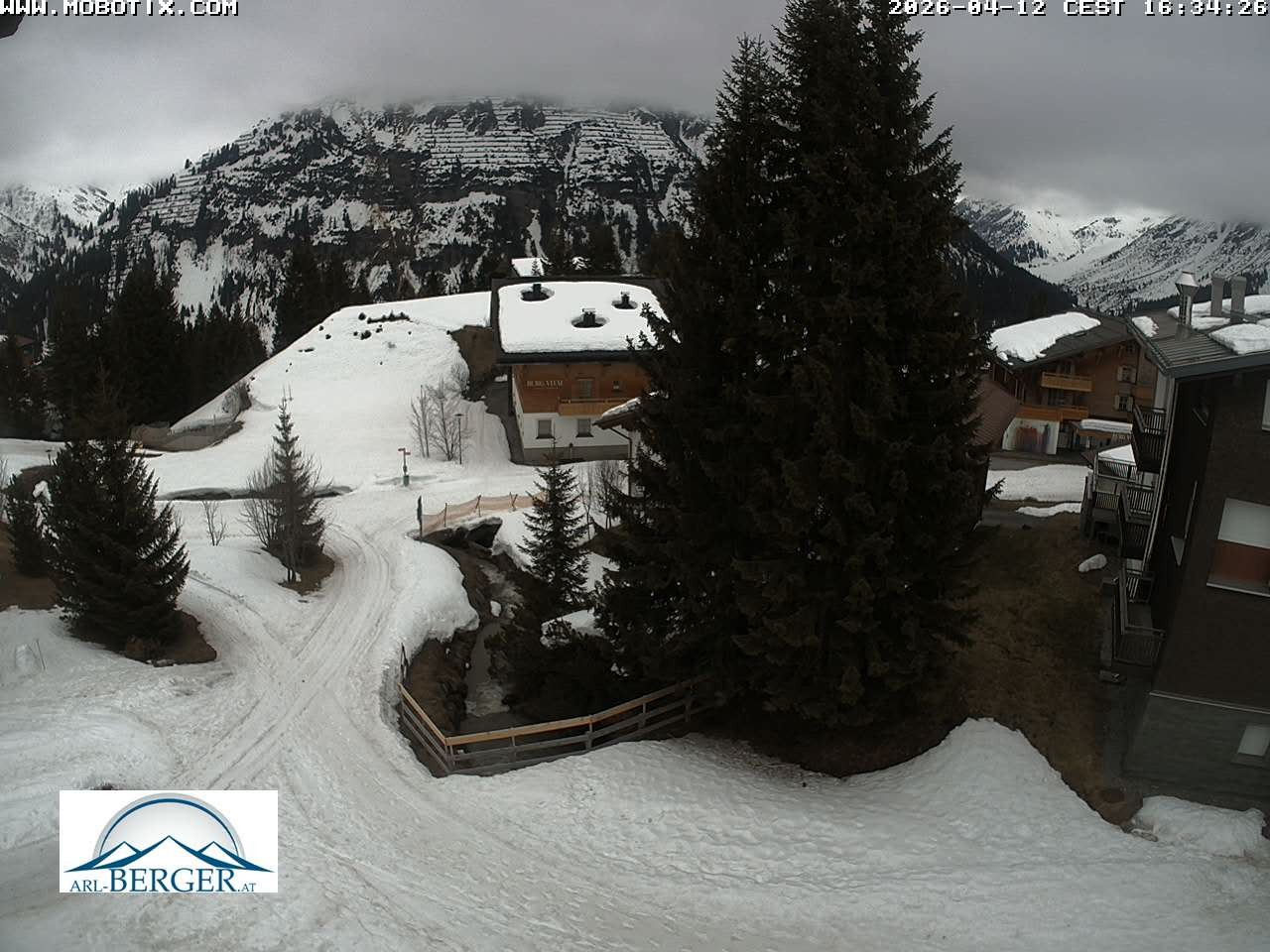 Archived image Webcam Oberlech: guest house Berger