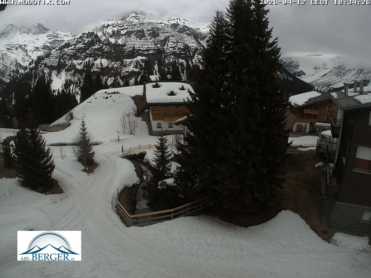 Archived image Webcam Oberlech: guest house Berger