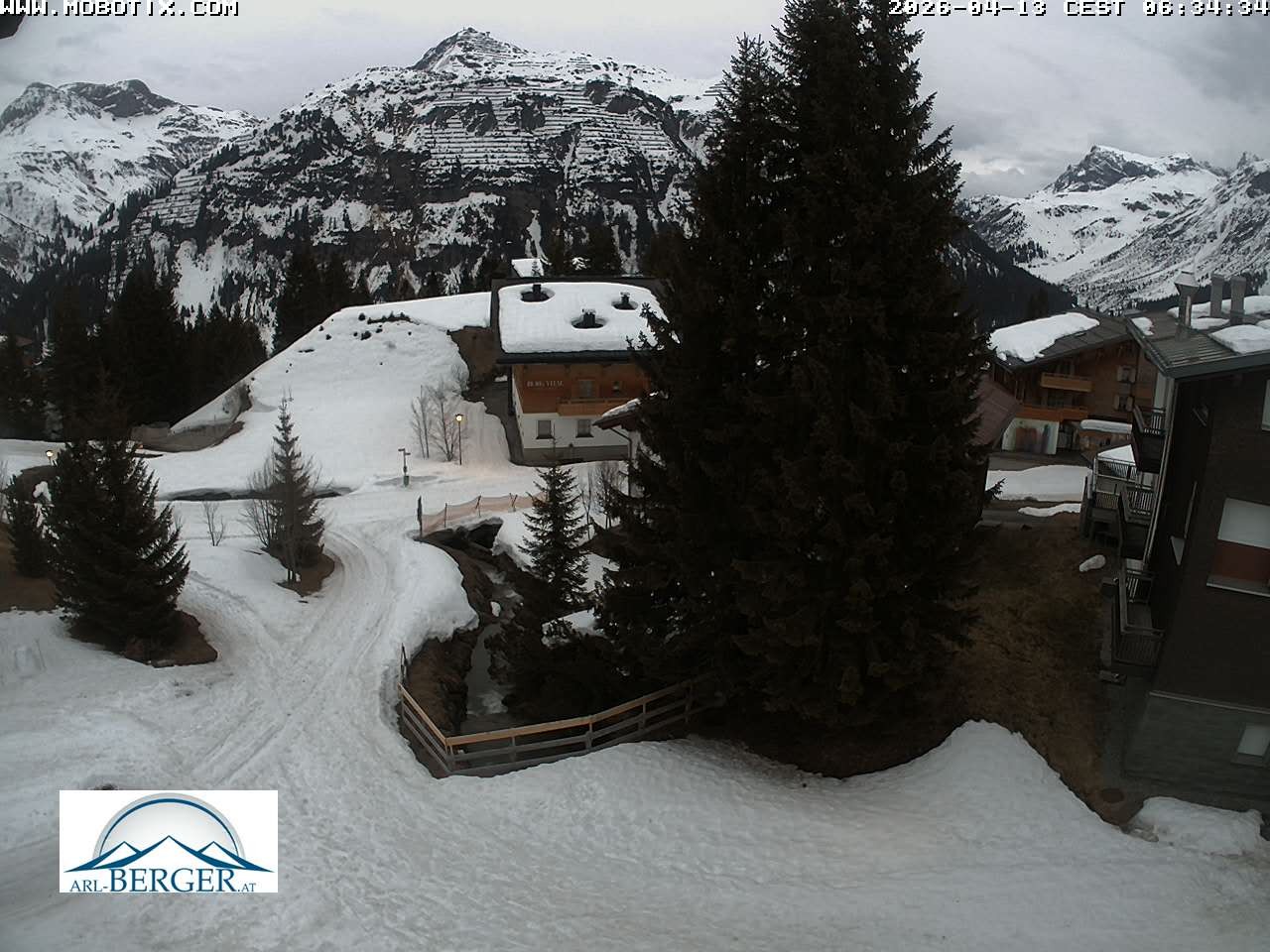 Archived image Webcam Oberlech: guest house Berger