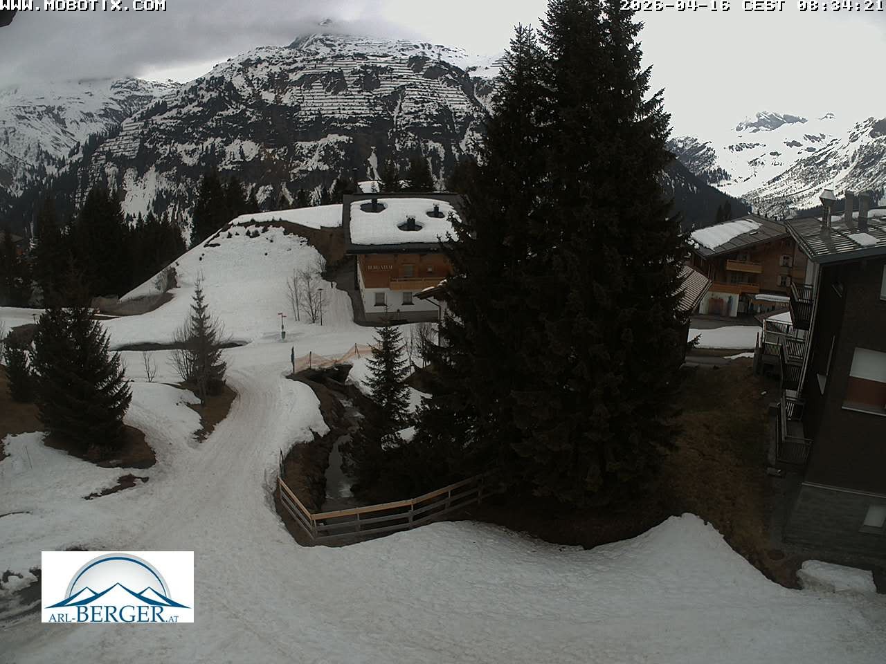 Archived image Webcam Oberlech: guest house Berger