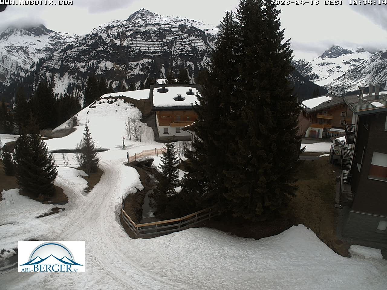 Archived image Webcam Oberlech: guest house Berger