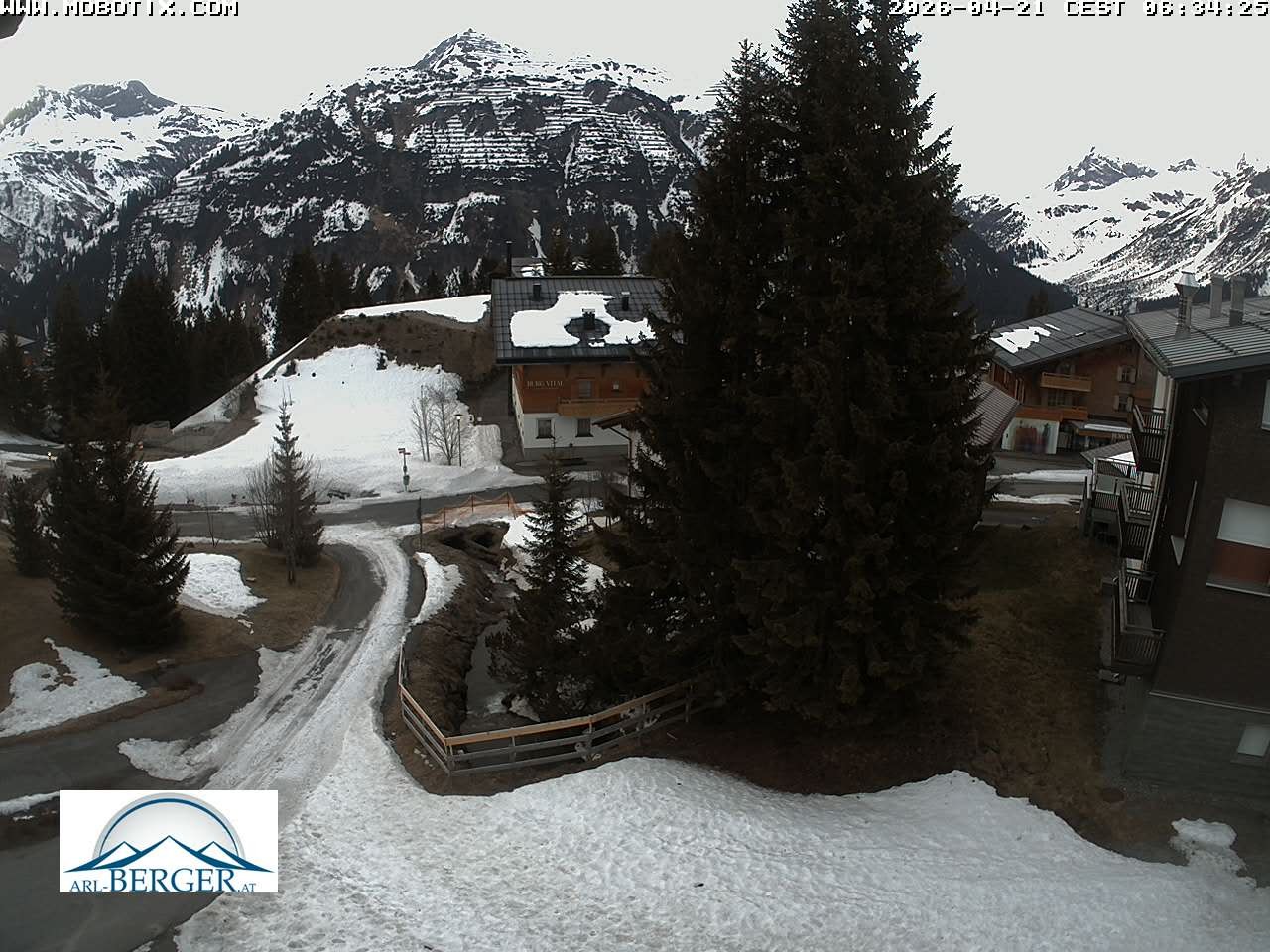 Archived image Webcam Oberlech: guest house Berger