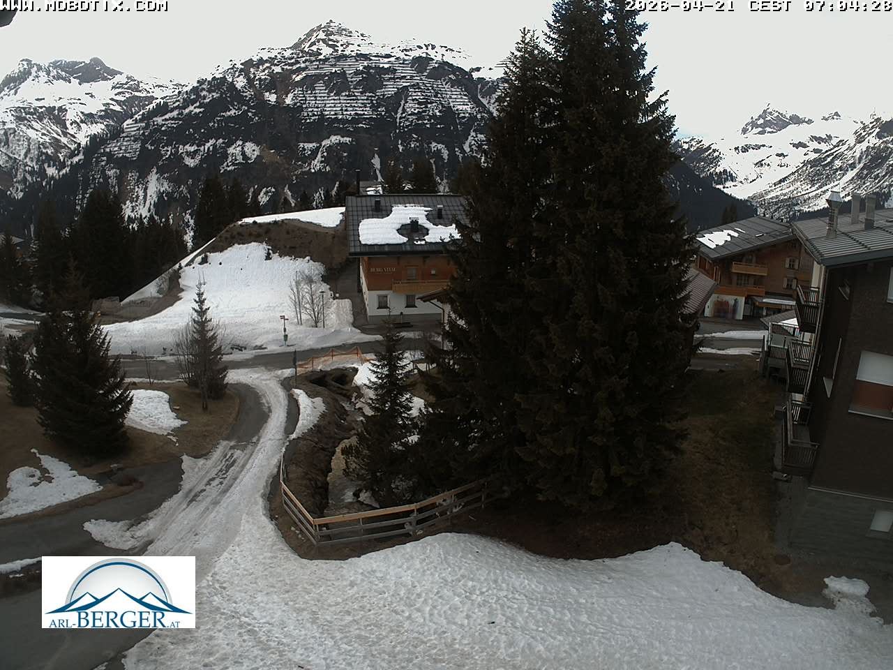 Archived image Webcam Oberlech: guest house Berger