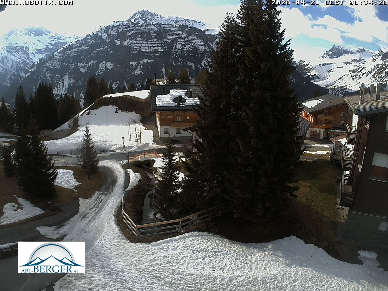 Archived image Webcam Oberlech: guest house Berger