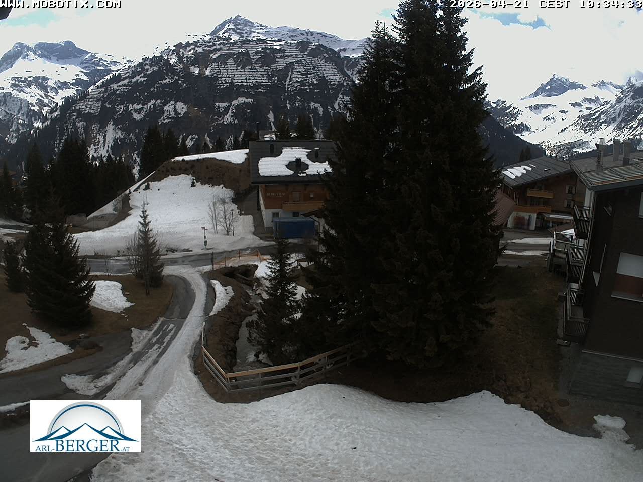 Archived image Webcam Oberlech: guest house Berger