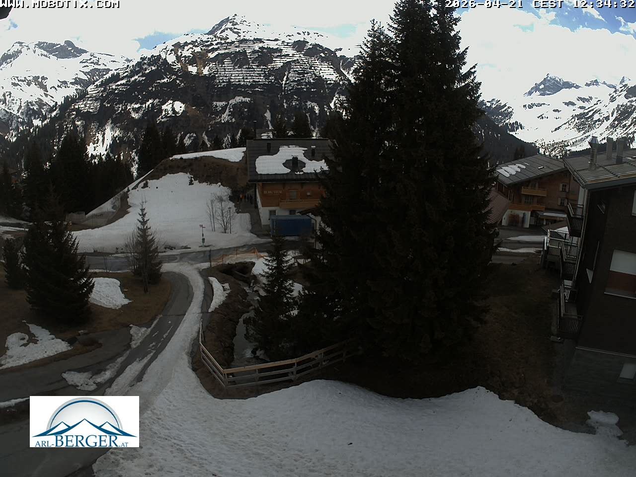 Archived image Webcam Oberlech: guest house Berger