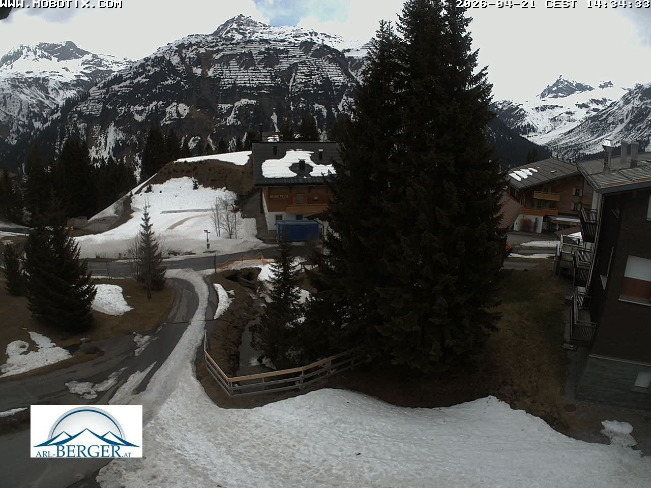 Archived image Webcam Oberlech: guest house Berger