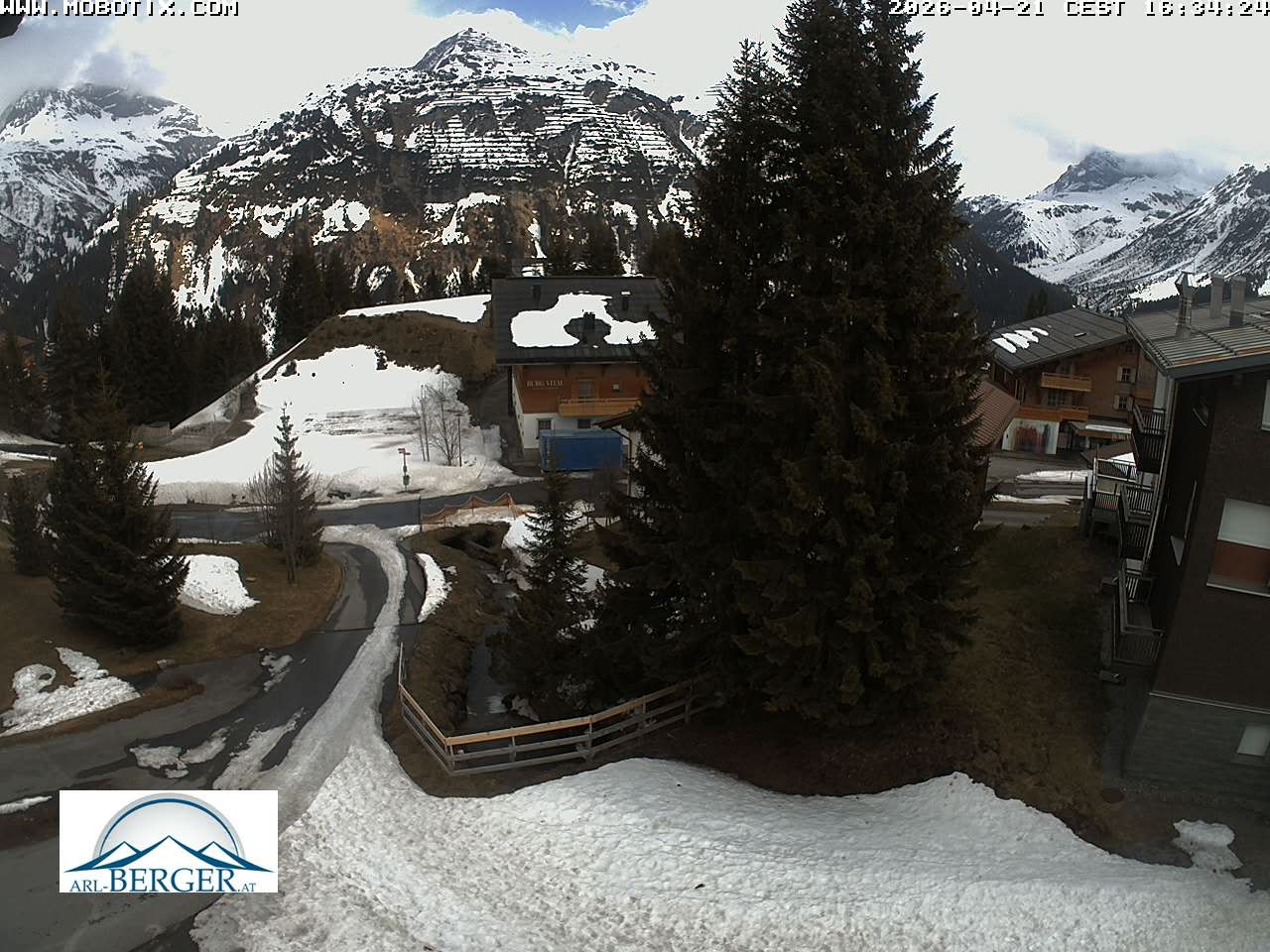 Archived image Webcam Oberlech: guest house Berger