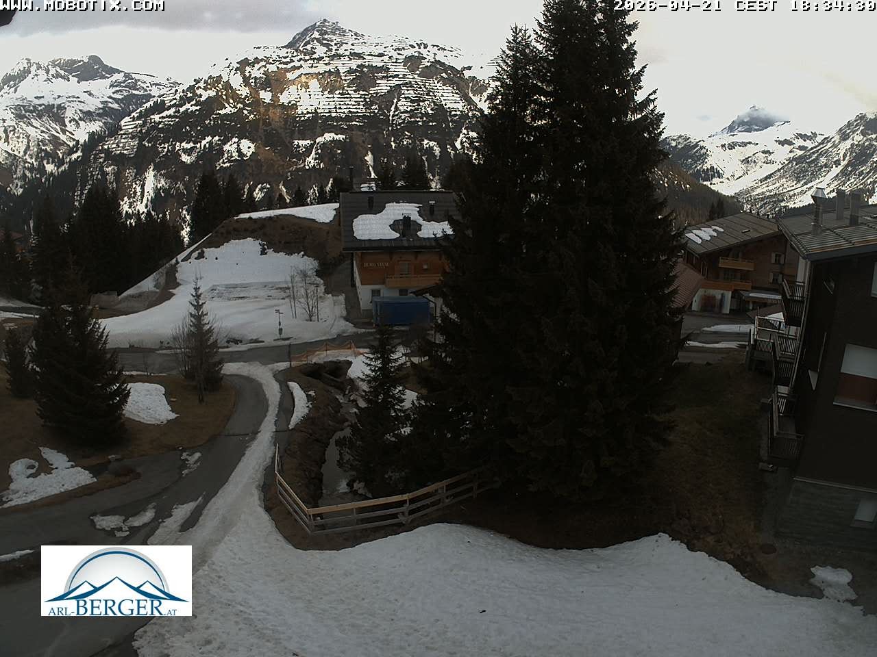 Archived image Webcam Oberlech: guest house Berger