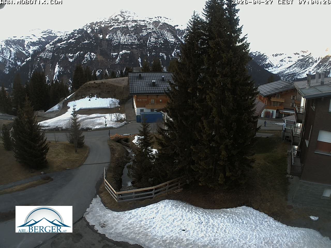 Archived image Webcam Oberlech: guest house Berger
