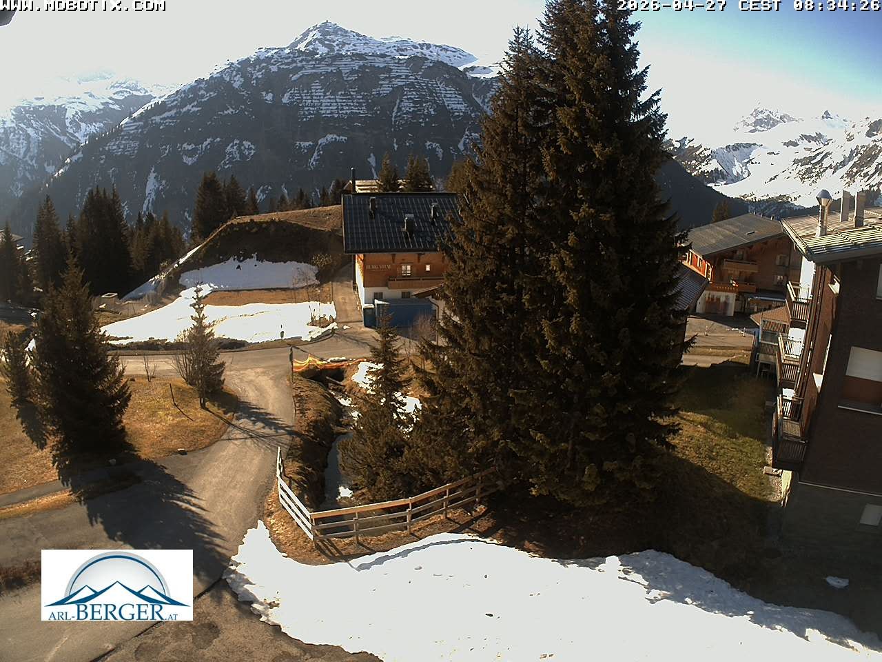 Archived image Webcam Oberlech: guest house Berger