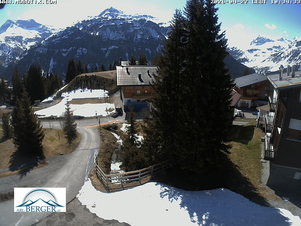 Archived image Webcam Oberlech: guest house Berger