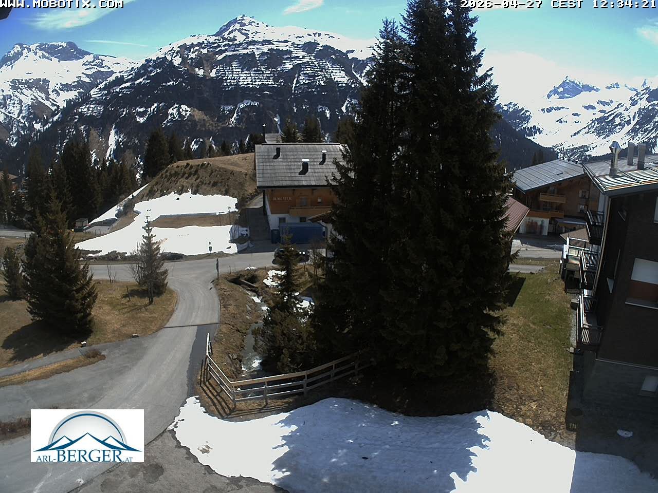 Archived image Webcam Oberlech: guest house Berger