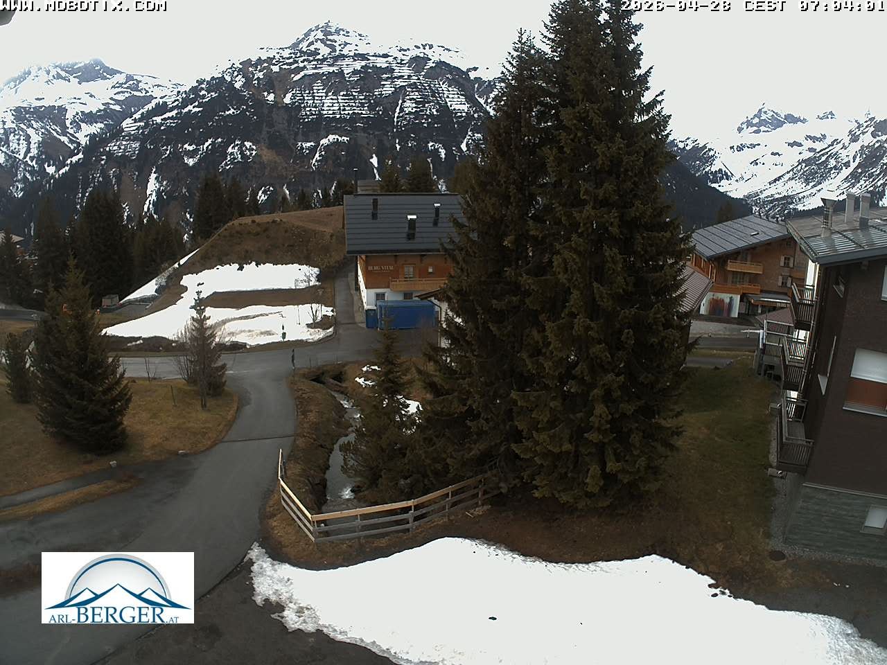 Archived image Webcam Oberlech: guest house Berger