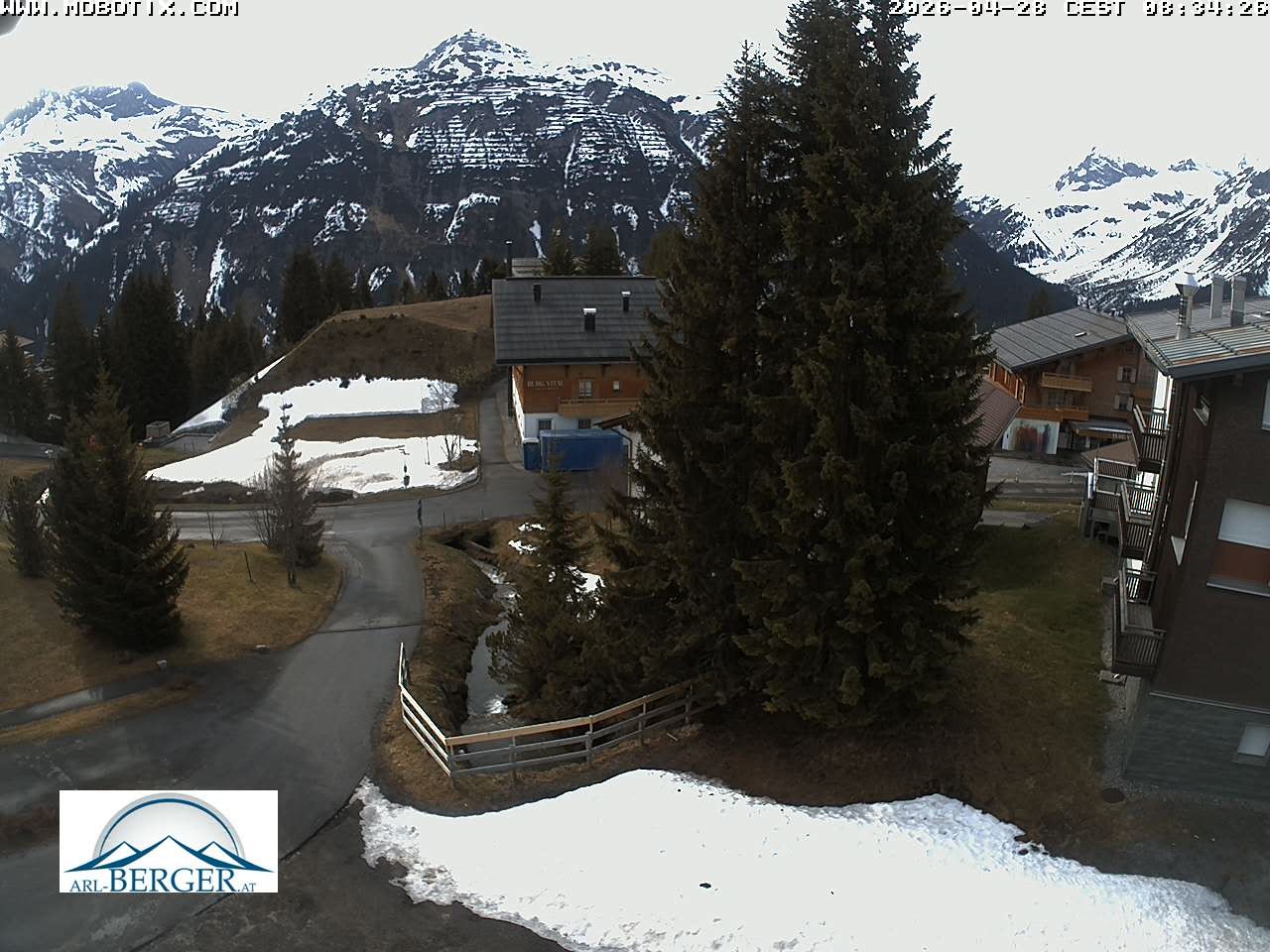 Archived image Webcam Oberlech: guest house Berger