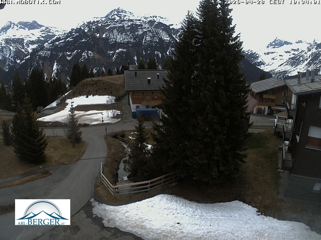 Archived image Webcam Oberlech: guest house Berger