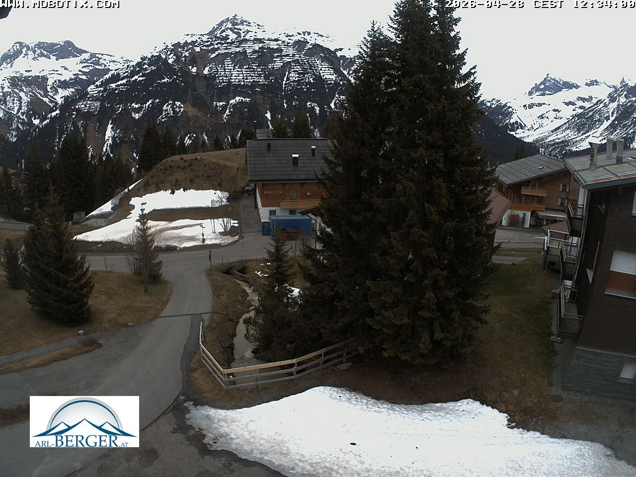 Archived image Webcam Oberlech: guest house Berger