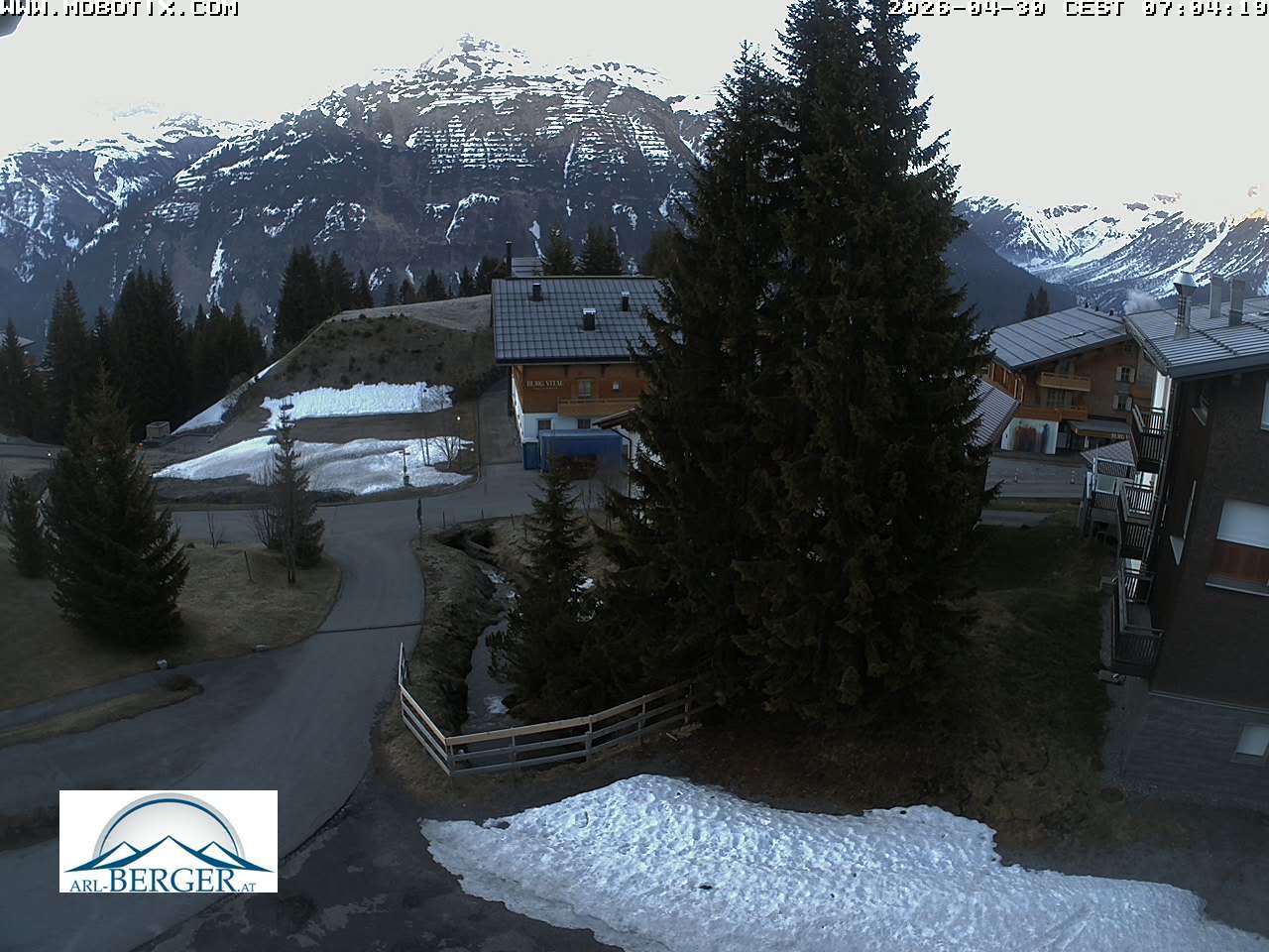 Archived image Webcam Oberlech: guest house Berger