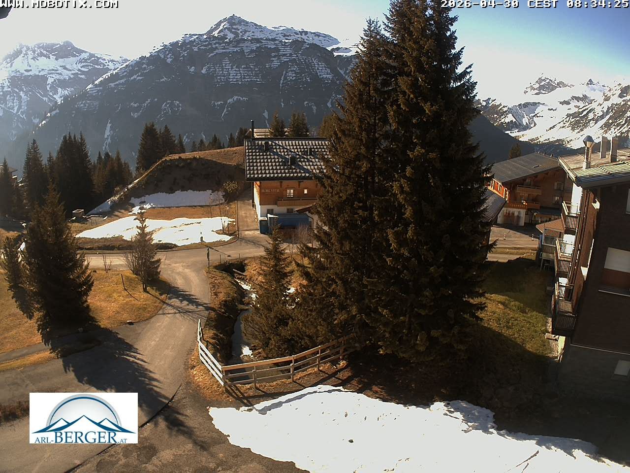 Archived image Webcam Oberlech: guest house Berger