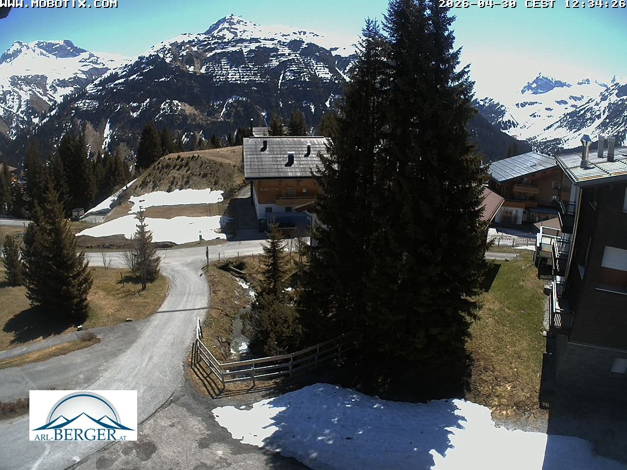Archived image Webcam Oberlech: guest house Berger